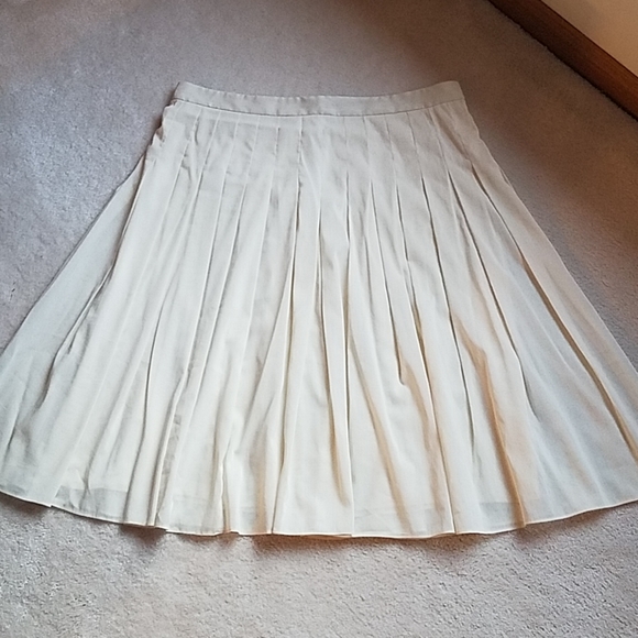 Theory Dresses & Skirts - theory cream pleated skirt size 8